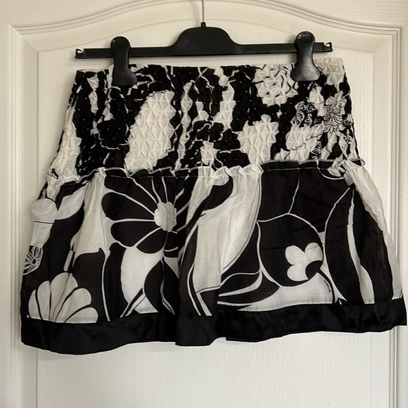 Bebe - BNWT Cotton and silk blend skirt - Picture 3 of 5